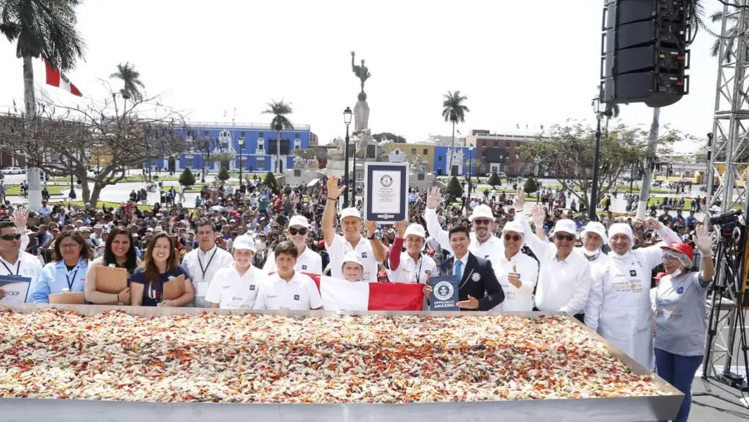 Con una ensalada de alcachofa que pesó 784.53 kilos, Perú rompió un título de Guinness World Records