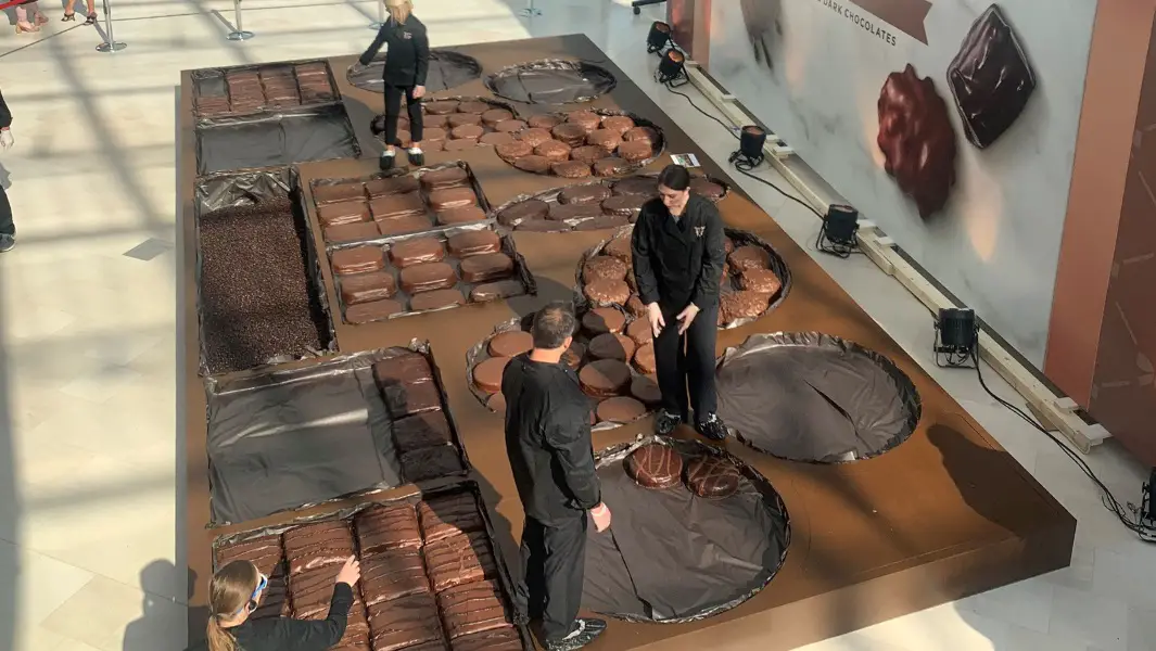 La caja de chocolates más grande del mundo pesa más que un rinoceronte