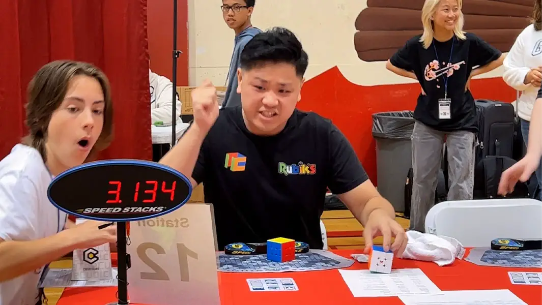 Max Park hace historia al resolver el cubo de rubik en el menor tiempo posible