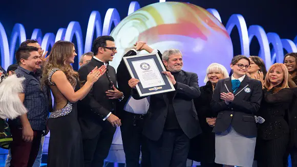 Programa colombiano Sábados Felices recibe título de Guinness World Records™ como programa de humor más antiguo de la televisión mundial