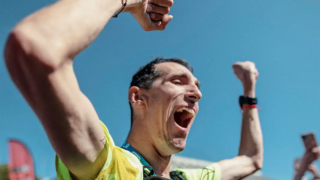 Atleta con parálisis cerebral, al que le dijeron que viviría en estado vegetativo, desafía las probabilidades en una maratón