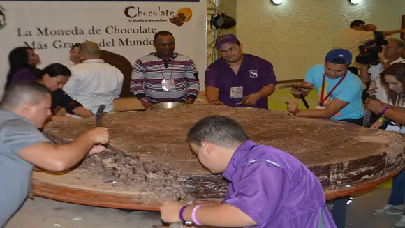 Venezuela logra record con una Moneda Gigante de Chocolate 