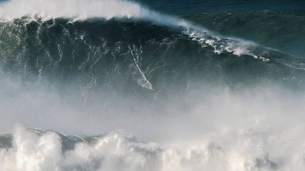 Rodrigo Koxa y la ola más grande jamás surfeada