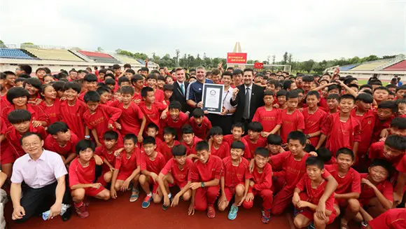 Guinness World Records reconoce la academia de fútbol más grande del mundo