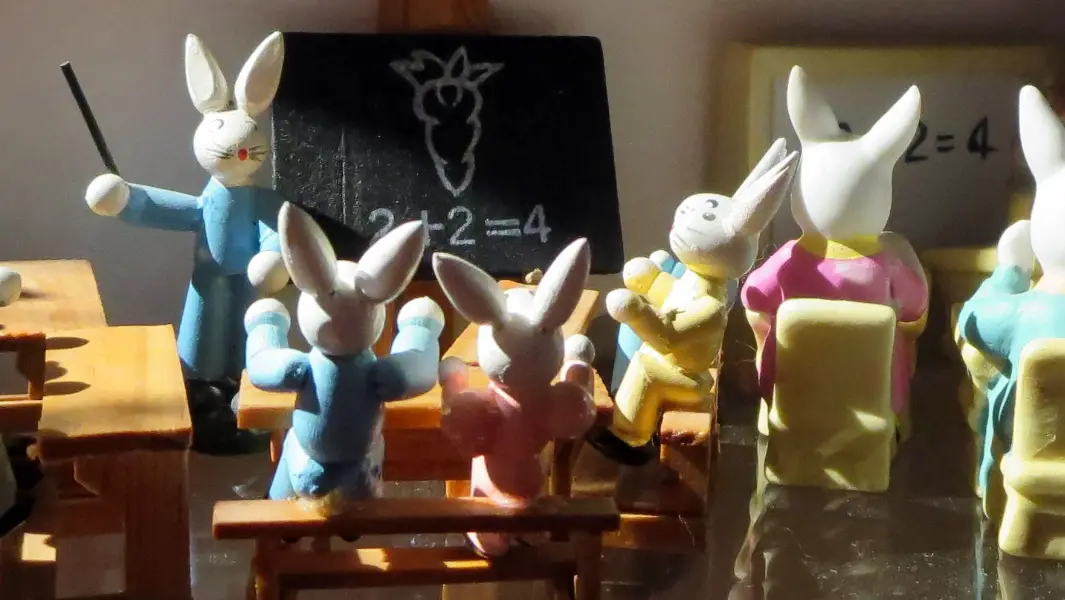 Los aficionados a los conejos transforman en museo la mayor colección de objetos relacionados con ellos