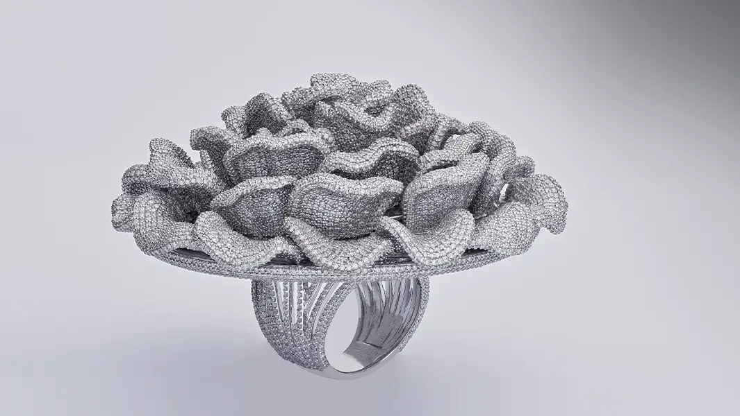Joyería rompe récord mundial con 24.679 diamantes en un anillo