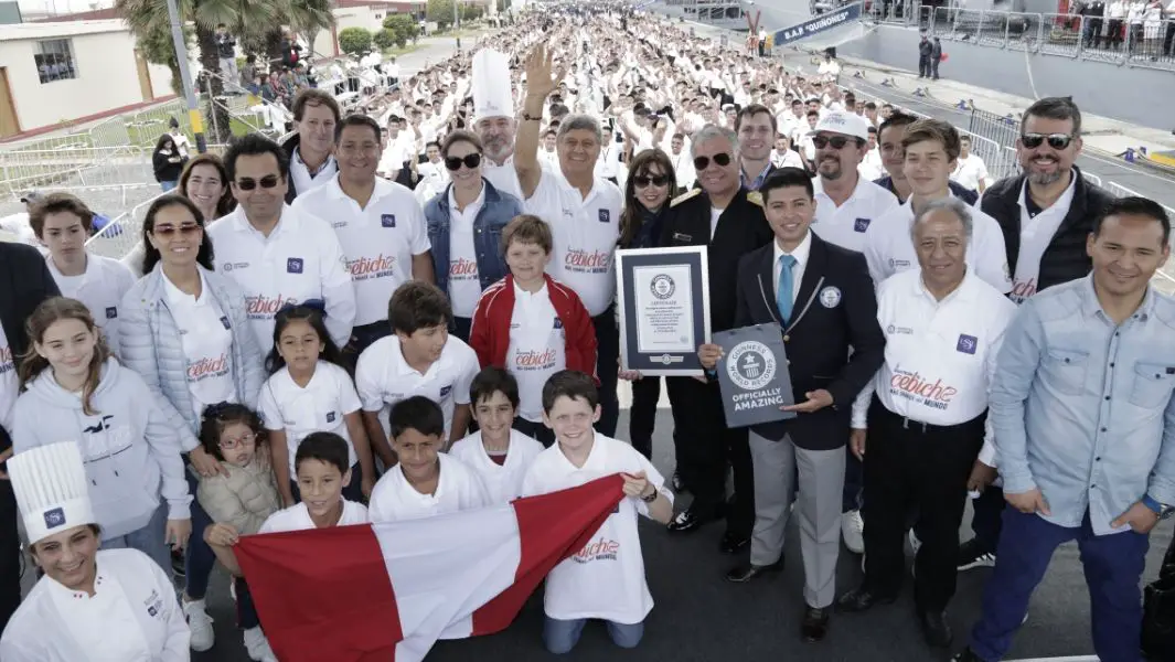  USIL batió un récord mundial por la degustación de cebiche más grande del mundo