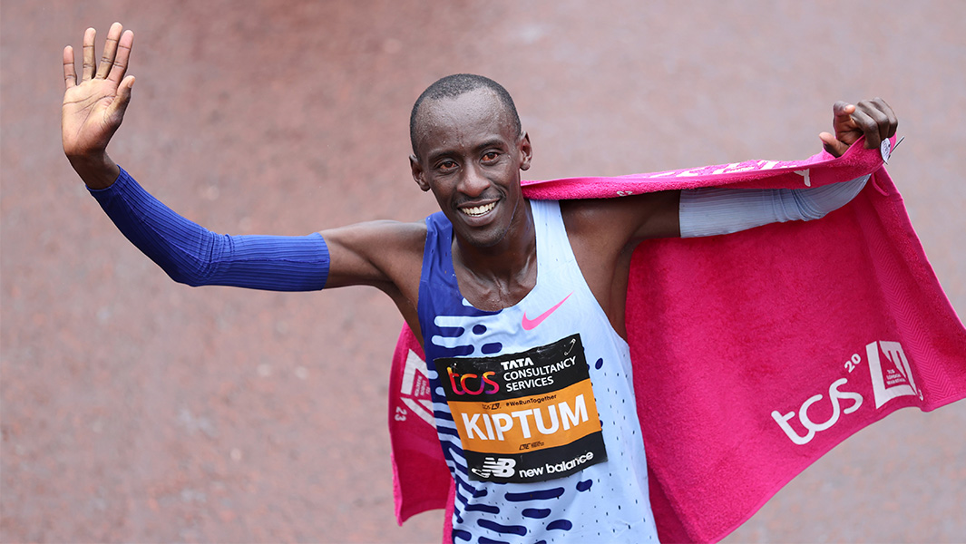 Kelvin Kiptum celebrating at end of London Marathon
