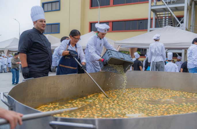 Largest-serving-of-viche-soup-Ecuador-Guinness-World-Records-record