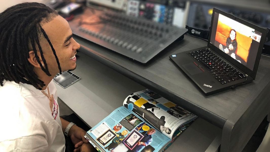 Latin-star-Ozuna-and-EdwardNino-meet-in-video-call