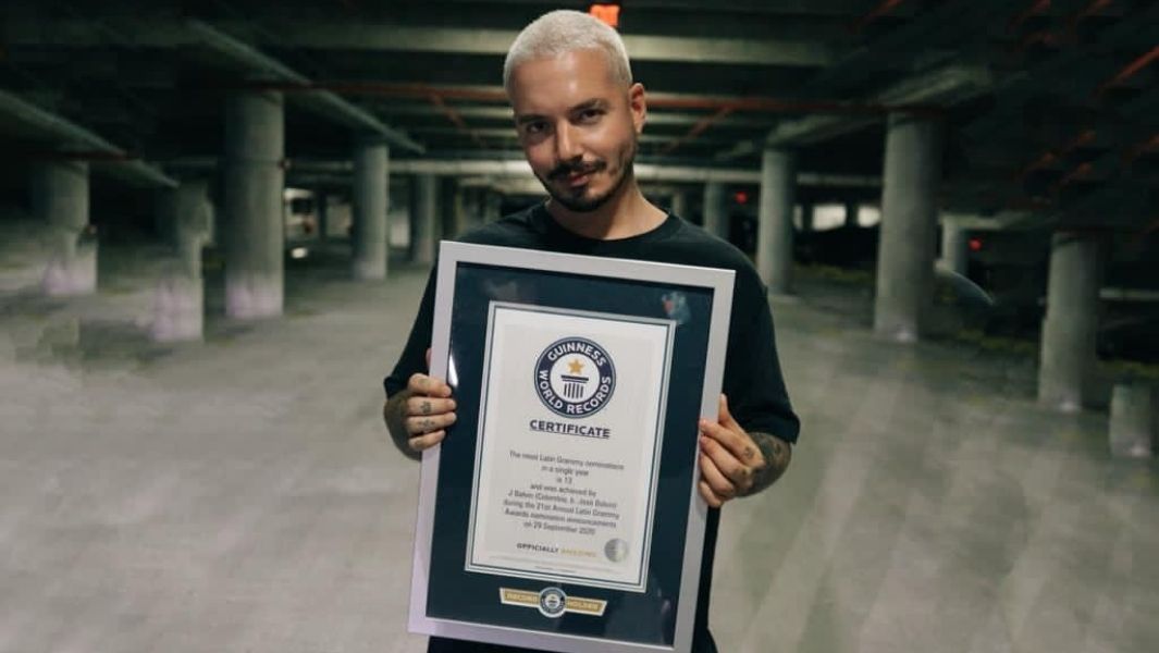 JBalvin-holding-certificate