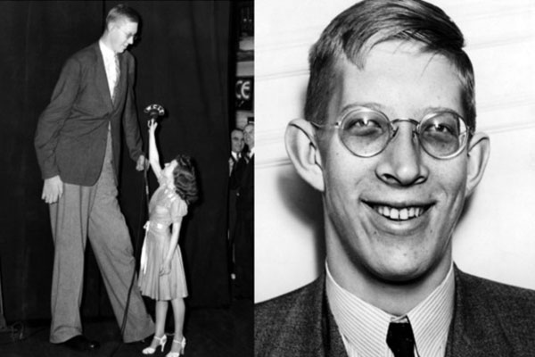 Robert Wadlow next to woman